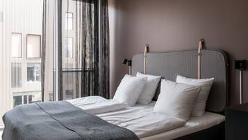 2 habitaciones, tabla de planchar con plancha, cuna de viaje y wifi