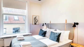 4 bedrooms, iron/ironing board, travel cot, WiFi