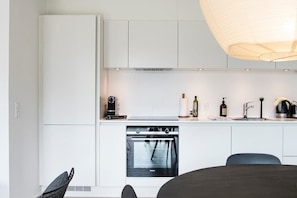 Kühlschrank, Ofen, Herdplatte, Geschirrspüler