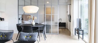 Beach gardens 2BR by Daniel & Jacob's