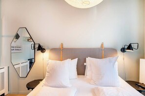 Iron/ironing board, travel crib, WiFi, bed sheets