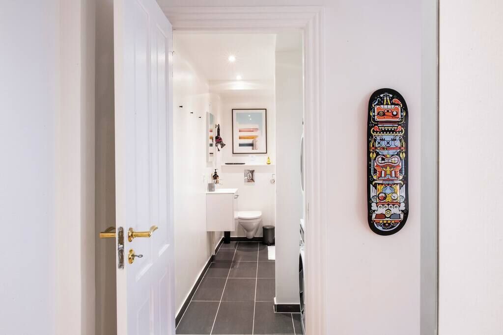 Dusj, hårføner og håndklær