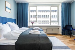 Iron/ironing board, travel crib, WiFi, bed sheets