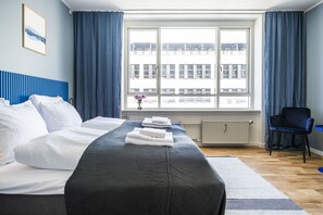 Iron/ironing board, travel crib, WiFi, bed sheets
