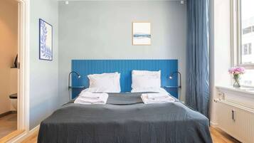 Iron/ironing board, travel crib, WiFi, bed sheets