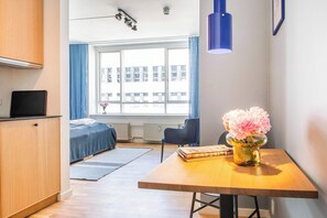 Iron/ironing board, travel crib, WiFi, bed sheets