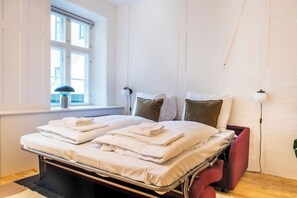 1 bedroom, desk, iron/ironing board, WiFi