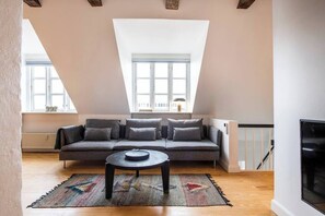 Televisión y oficina 