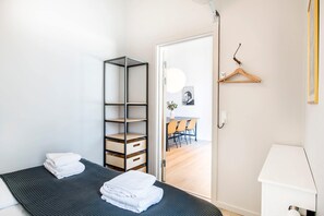 2 bedrooms, iron/ironing board, WiFi, bed sheets