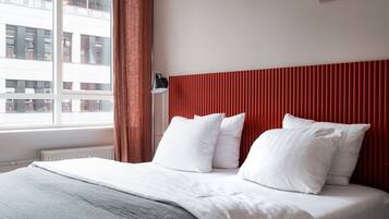 2 bedrooms, desk, iron/ironing board, travel crib