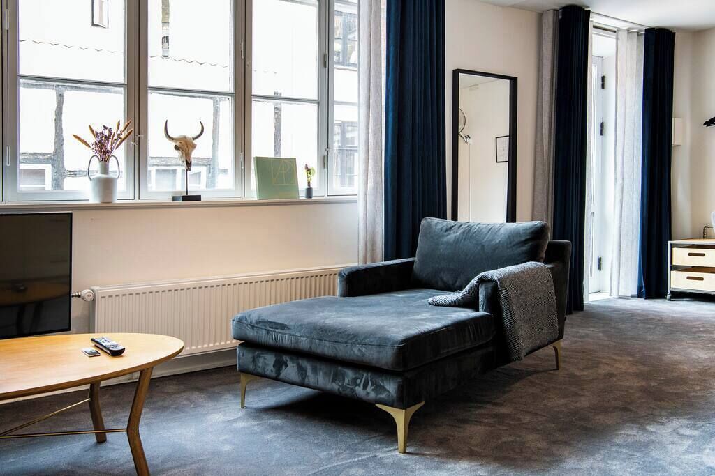 Een televisie en een kantoor