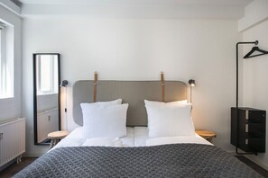 2 bedrooms, iron/ironing board, travel cot, WiFi