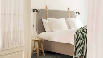 2 bedrooms, iron/ironing board, travel cot, WiFi