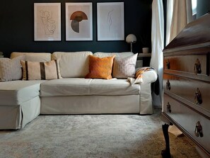 TV, Netflix, smart speakers, streaming services