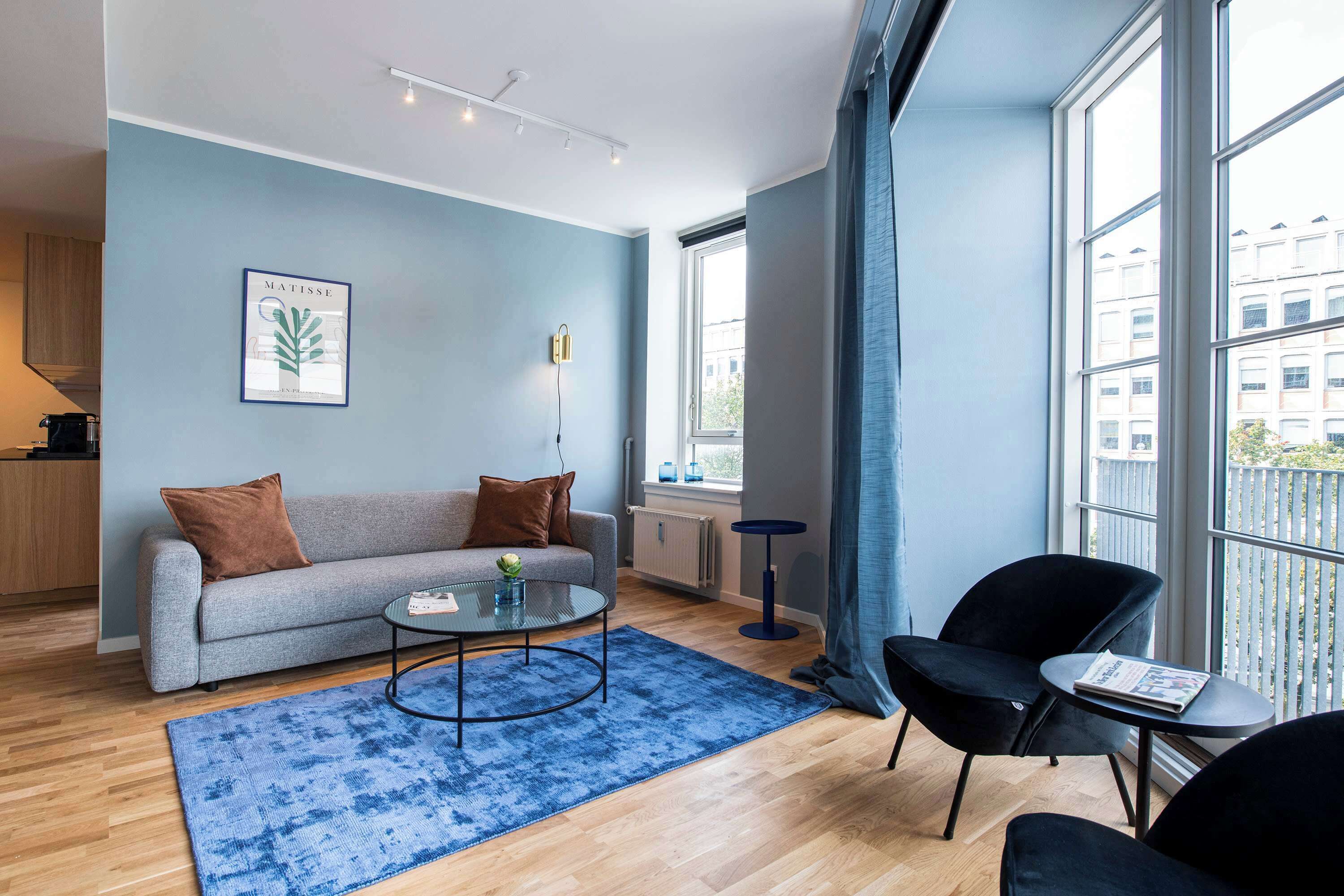 Een televisie en een kantoor