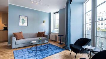 Een televisie en een kantoor