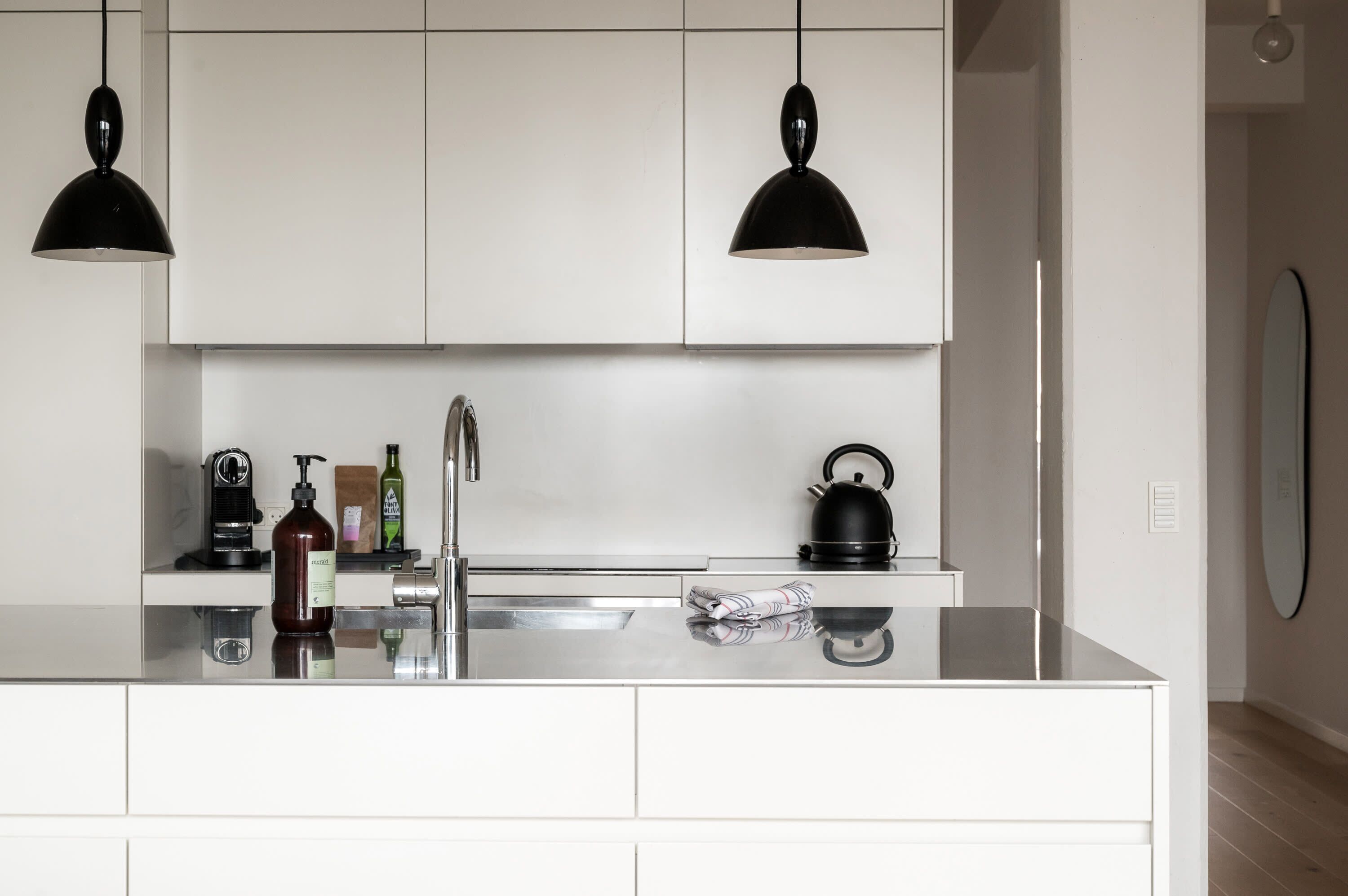 Køleskab, mikrobølgeovn, ovn, kogeplade