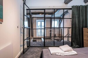 3 bedrooms, desk, iron/ironing board, WiFi