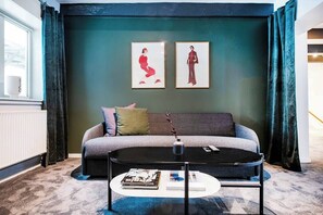 TV, Netflix, streaming services, offices