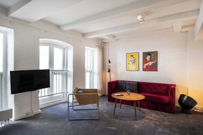 TV, offices - The Churchill 3 by Daniel & Jacob's (København)