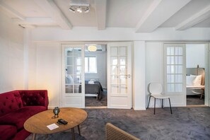 2 bedrooms, iron/ironing board, travel cot, WiFi