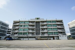 Exterior - Capital O 90490 Zaques Hotel (Sungai Petani)