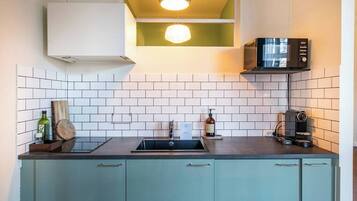 KylskÄp, mikrovÄgsugn, ugn och spishÀll