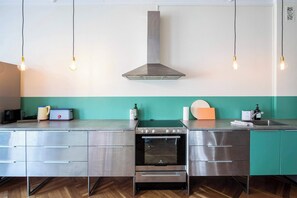 Fridge, microwave, oven, stovetop - The Mile 1 by Daniel & Jacob's (København)