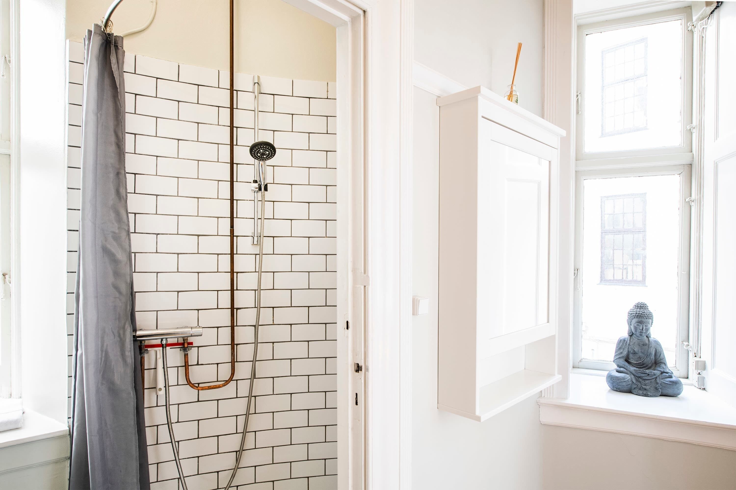 Een douche, een haardroger