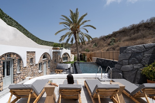 Outdoor pool - Black Occhio Villa Santorini (santorini)