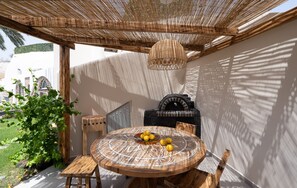 Outdoor dining - Black Occhio Villa Santorini (santorini)