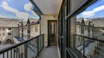 Condo, 2 Bedrooms | Exterior