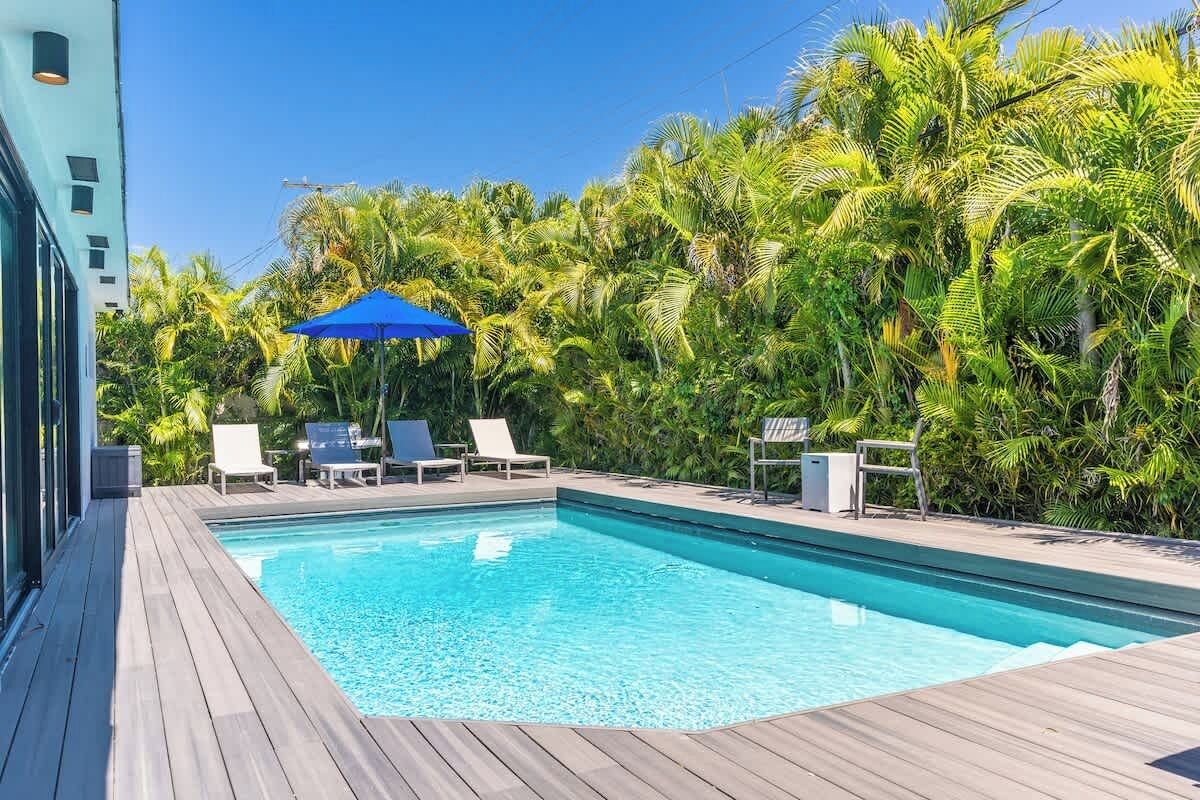 حمّام سباحة خارجي، حمّام سباحة مُدفَّأ