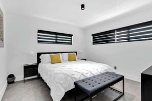 5 Schlafzimmer, Schreibtisch, Bügeleisen/Bügelbrett, Reisekinderbett