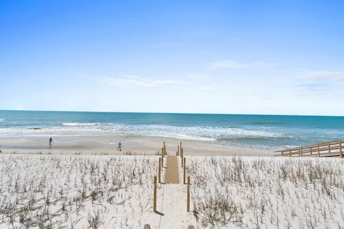 4 bdrm, Beach Front, Sun-Sun  Pet Friendly