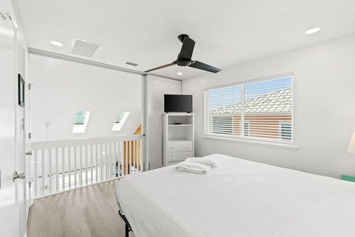 4 bdrm, Beach Front, Sun-Sun Pet Friendly