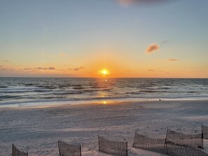 On the beach - 4 bdrm, Beach Front, Sun-Sun  Pet Friendly (Cape San Blas)