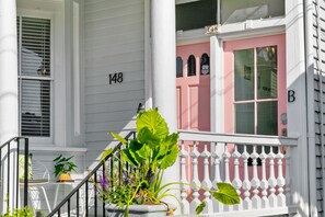 Exterior detail - The Charleston Suites: The Poppy Suite - A top floor bohemian dream (Charleston)
