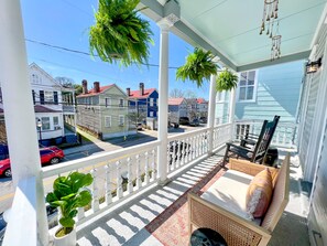 Property grounds - The Charleston Suites: The Poppy Suite - A top floor bohemian dream (Charleston)