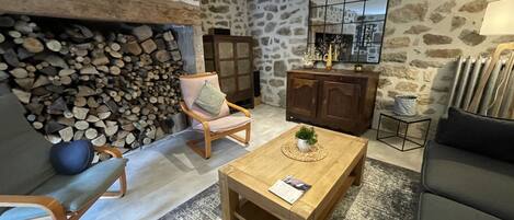 Télévision, cheminée