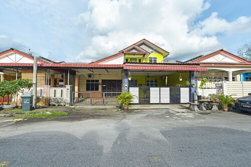 OYO Home 90492 Sena Homestay