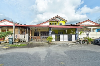 OYO Home 90492 Sena Homestay