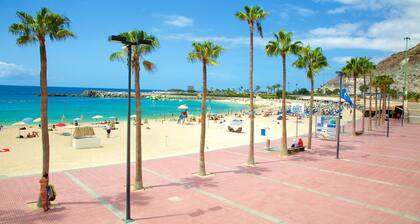 Breath at French Balconies• Enjoy Beach • Full Kitchen • Parking