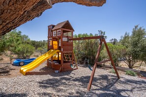 Children's area - Casa Robles -BBQ, Spa and Firepit! (Paso Robles)
