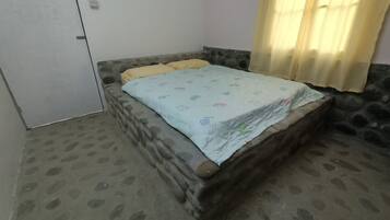 Desk, free WiFi, bed sheets