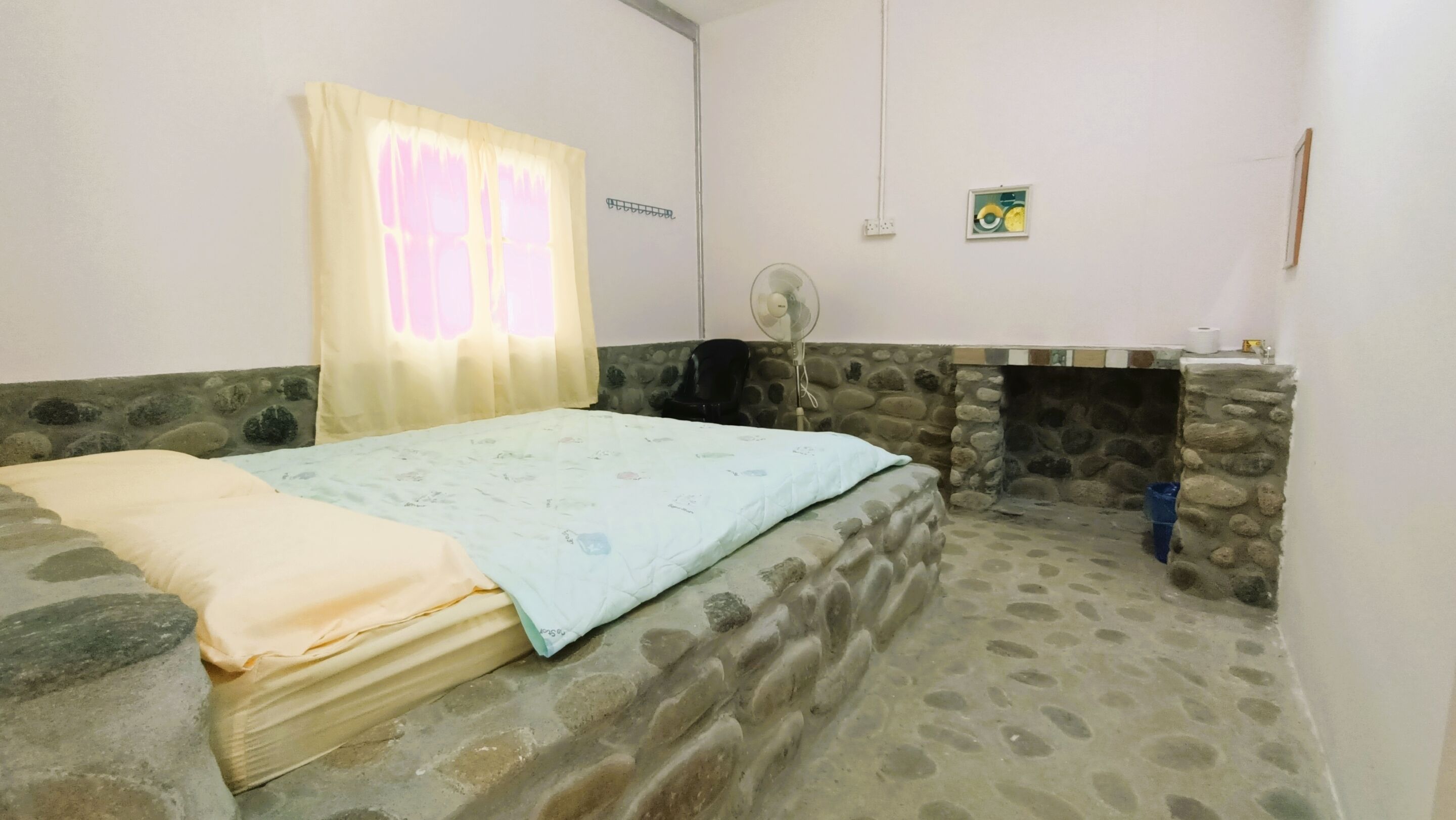 Desk, free WiFi, bed sheets