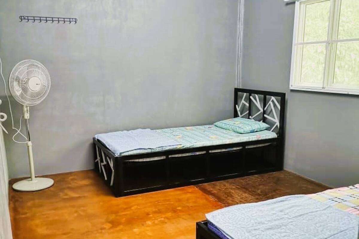 Kamar Twin, kamar mandi umum | Meja kerja, Wi-Fi gratis, dan seprai linen