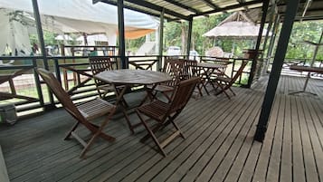 Quầy tiếp tân