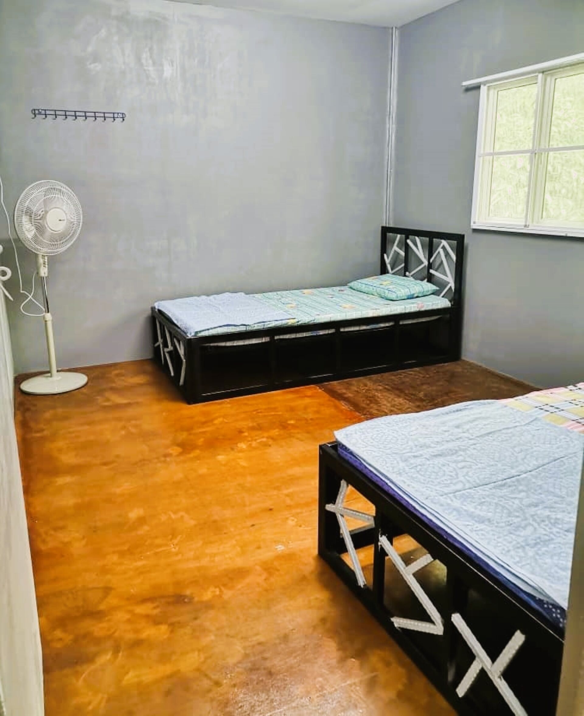 Desk, free WiFi, bed sheets