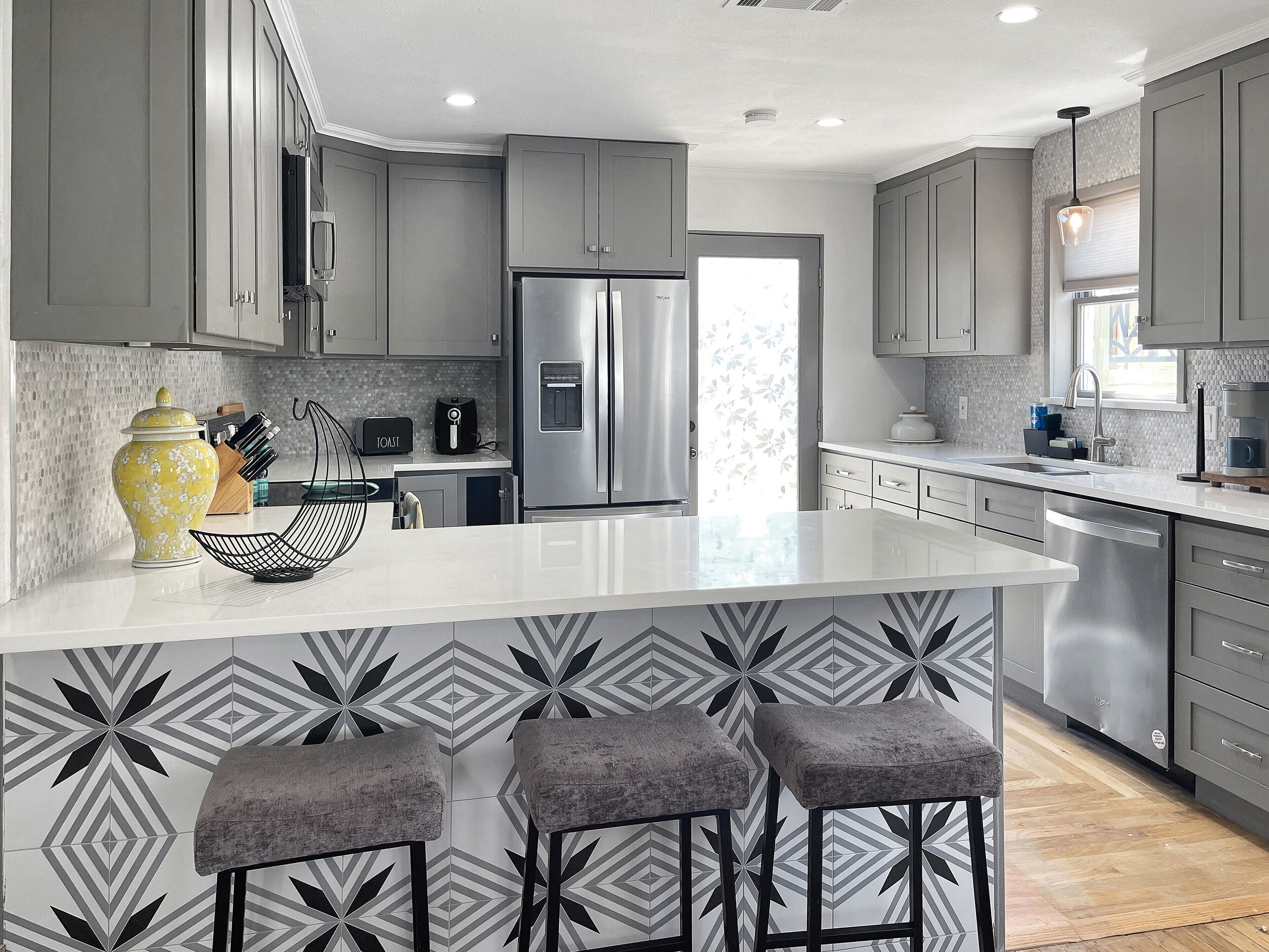 Eclectic Tudor ★ Bright & Comfy ★ Backyard ★ Close to Bishop Arts